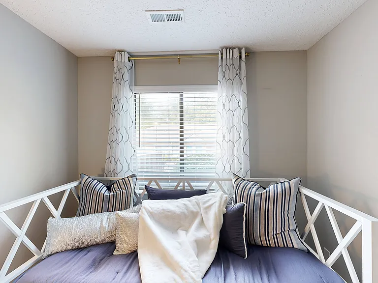 Silvertree at Little Turtle Apartments — Photo 26