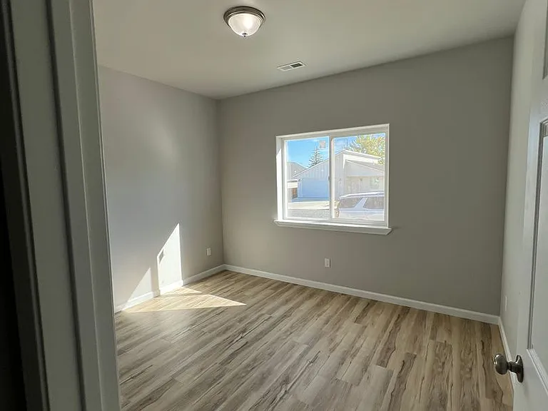 41 Fir St S — Photo 2