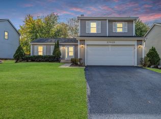 27W125 Chestnut Ln, Winfield, IL 60190