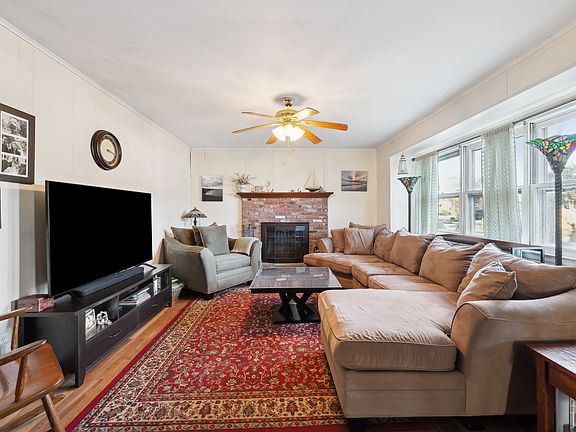3rd image of 16 Fordham St