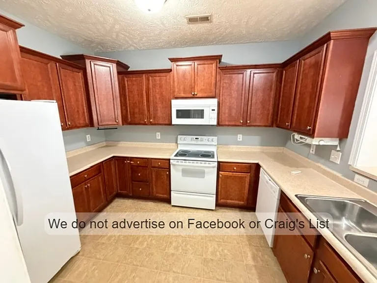 3058 Candlelight Dr — Photo 5