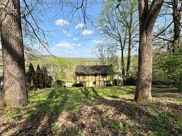 225 Lakeview Dr, Saint Albans, WV 25177