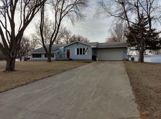 15411 Emerald Isle Dr, Clive, IA 50325