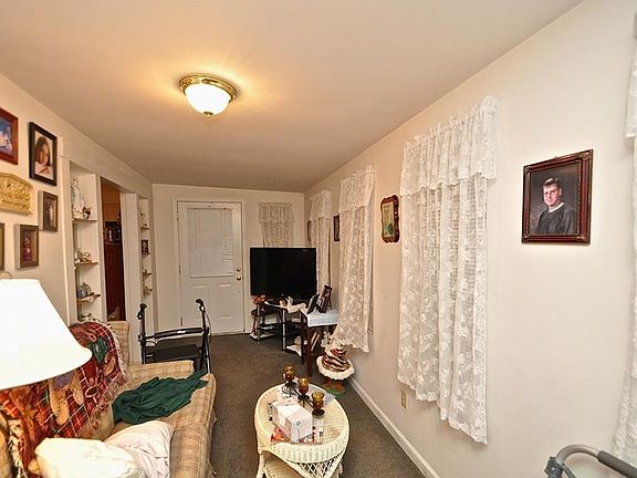 2nd image of 115 Sater St