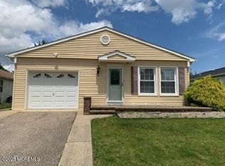 16 Banning Ct, Toms River, NJ 08757