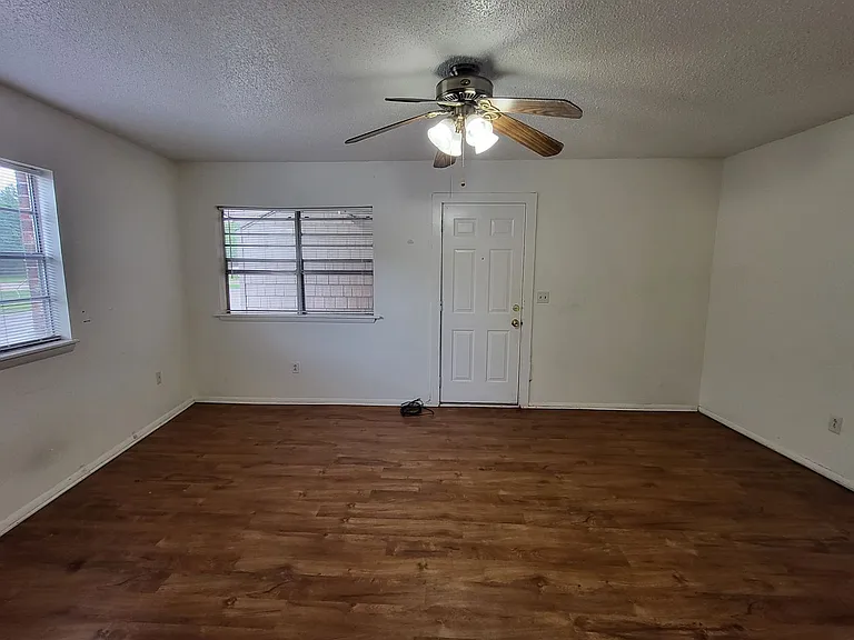 320 E Edwards St #10 — Photo 7