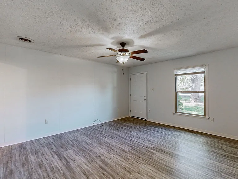 8614 Burleson Ln — Photo 25