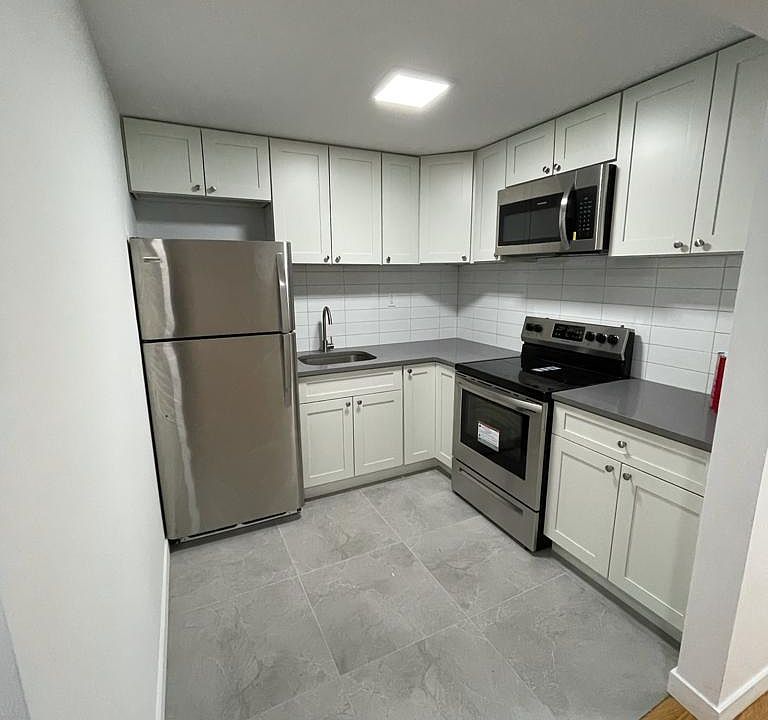 1st image of 3070 Villa Ave