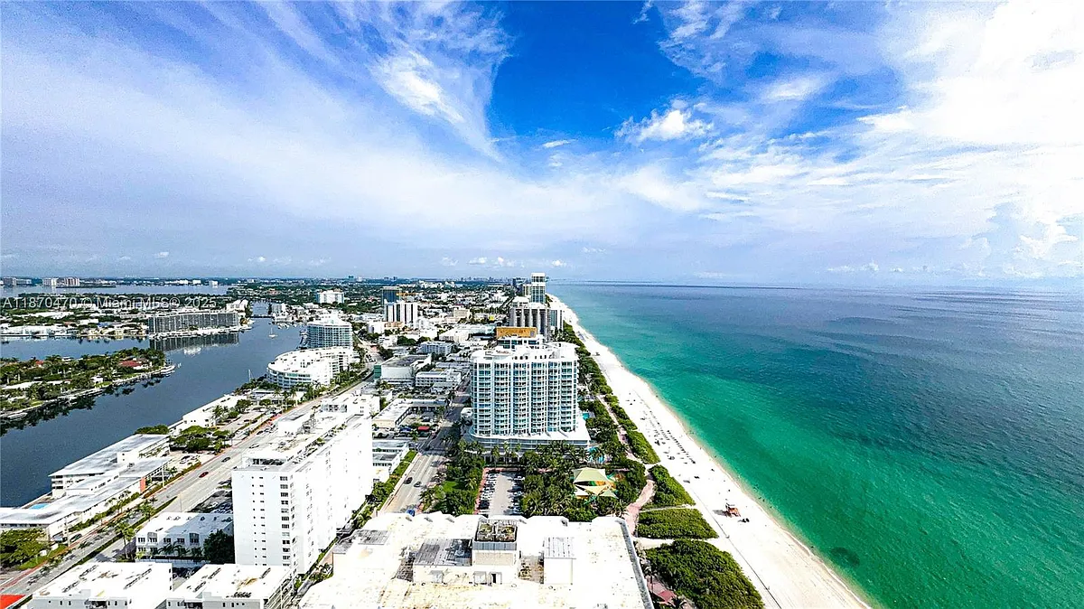 Building Photo - 6365 Collins Ave #3811