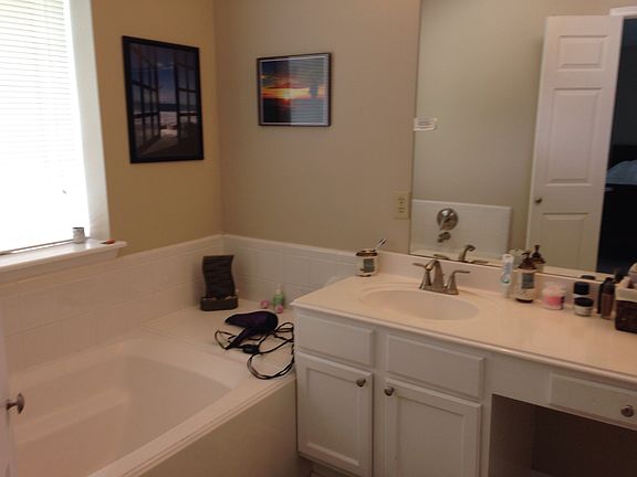 2nd image of 1804 N Mission Cir
