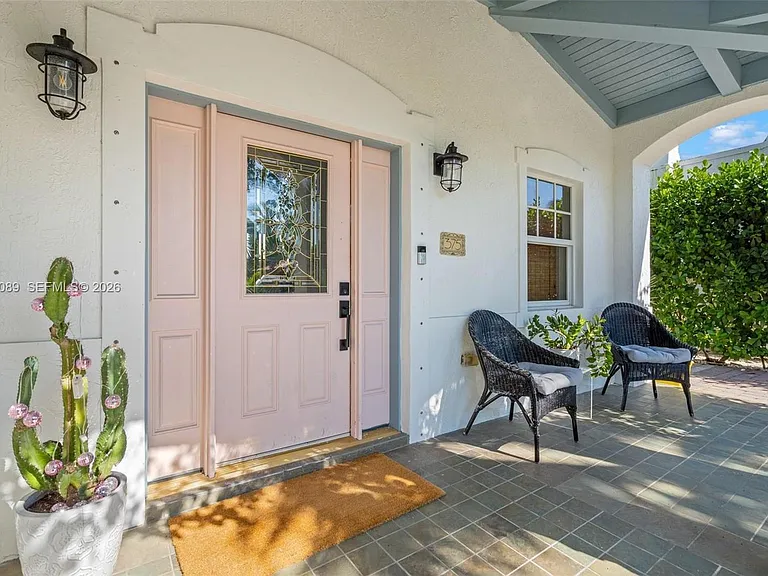 375 Plymouth Rd — Photo 2