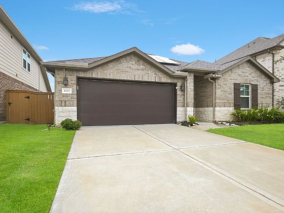 2nd image of 1207 Cascade Hills Dr