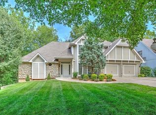 6989 N Woodland Ave, Gladstone, MO 64118