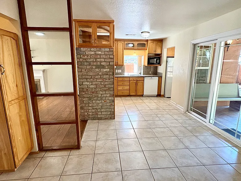 1160 Santa Lucia Dr — Photo 7