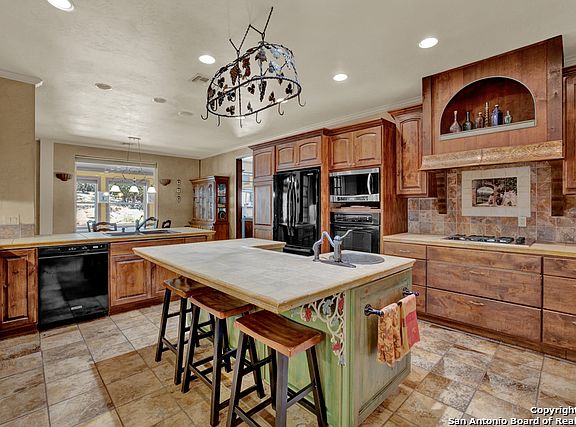2nd image of 610 Stablewood Ln