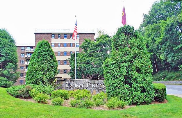 1st image of 100 Diplomat Dr APT 4E