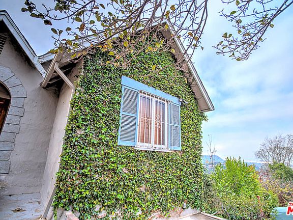 3rd image of 2251 Hidalgo Ave