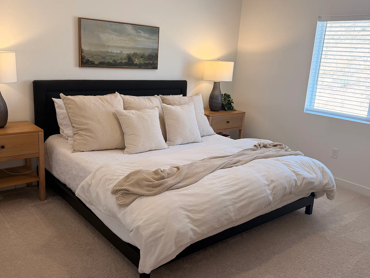 5 bed, 2400 sqft, $3,100 — Photo 4