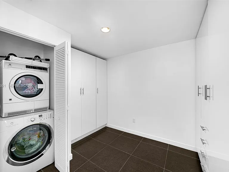 300 S Biscayne Blvd #L-410 — Photo 24