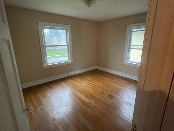 5th image of 953 Caledonia Ave
