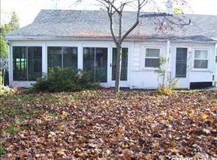 227 Berwick Rd N, Syracuse, NY 13208