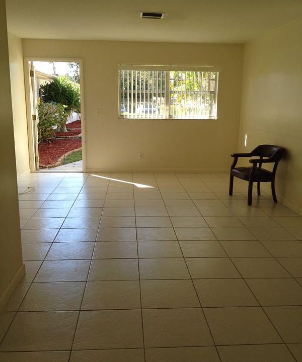 1st image of 926 18th St APT 4