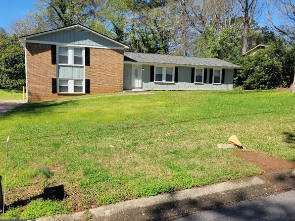 463 Rock Meadow Dr, Stone Mountain, GA 30088