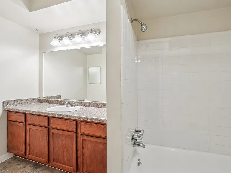 Orleans Place Apartments — Photo 10