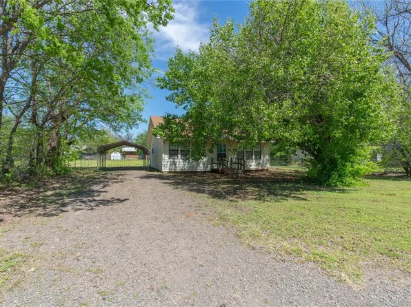 406 W Comanche St, Lindsay, OK 73052