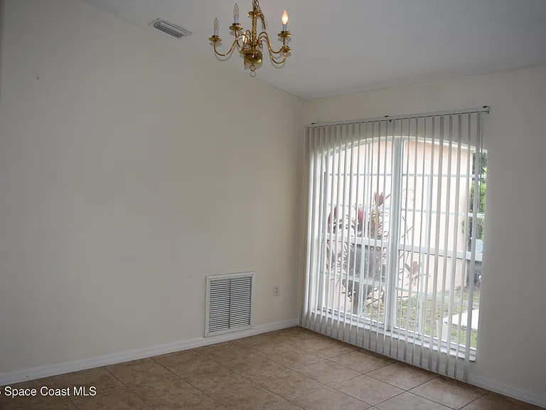 334 Bordeaux Ave NE — Photo 6