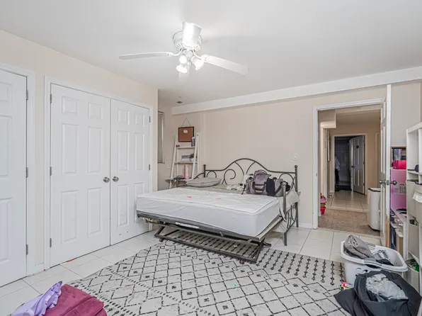 33 Manhattan Court image 20 of 32