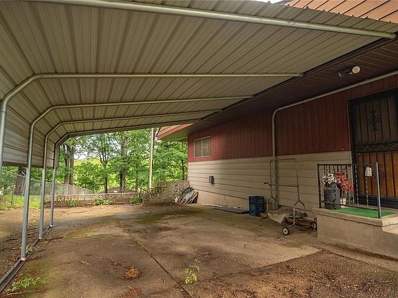 3rd image of 825 Kendall Dr