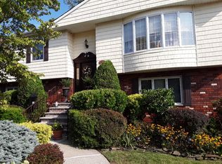 16 Weaver St, Staten Island, NY 10312