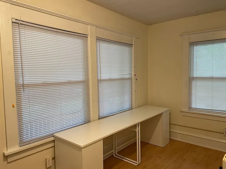 712 W Illinois St — Photo 15