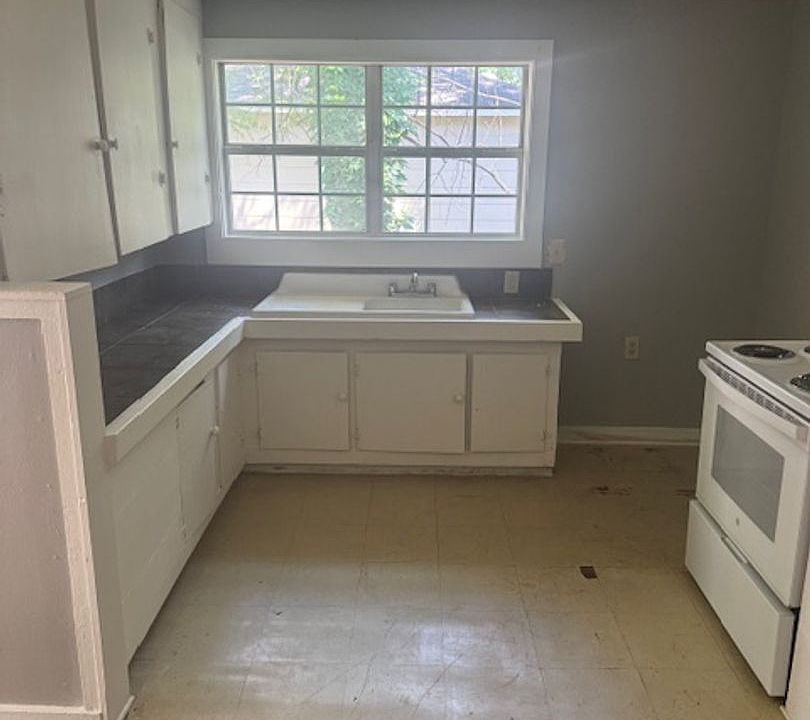 2nd image of 618 N Bayou Ave