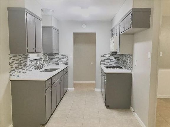 3rd image of 219 Juniper Dr