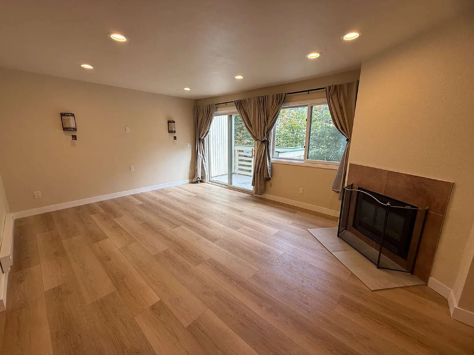 2 bed, 2.0 bath, 1024 sqft, $2,595 — Photo 2