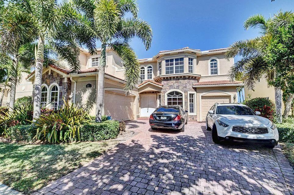 5 bed, 4.5 bath, 3830 sqft, $5,990 — Photo 1