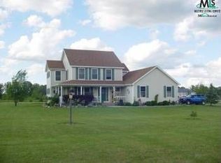 7807 Linden Dr, Almont, MI 48003