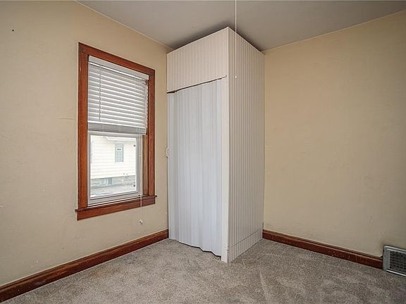 5th image of 1025 Sunshine Ct