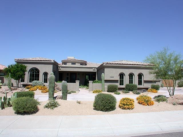 Front of home w/ Circular Driveway