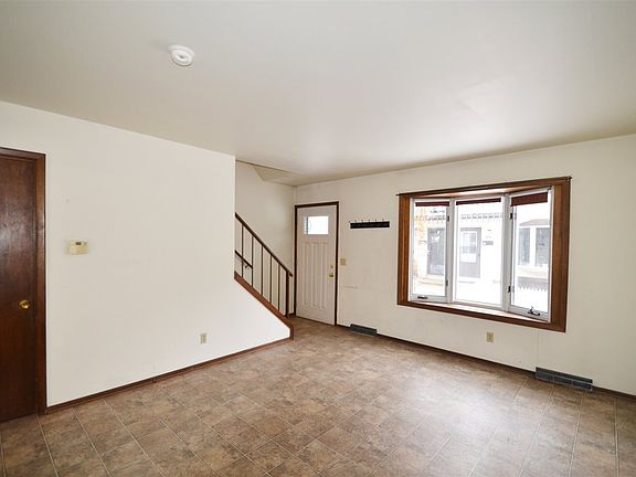 4th image of 72 N Lakewood Gdns