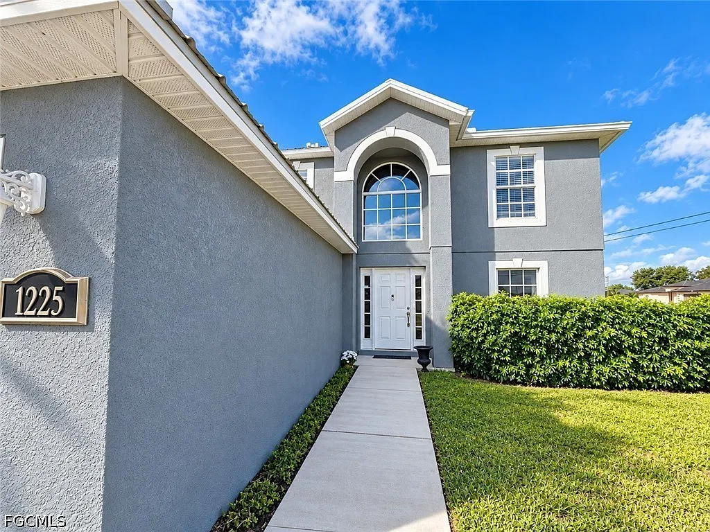 3 bed, 2.5 bath, 2217 sqft, $2,800 — Photo 2
