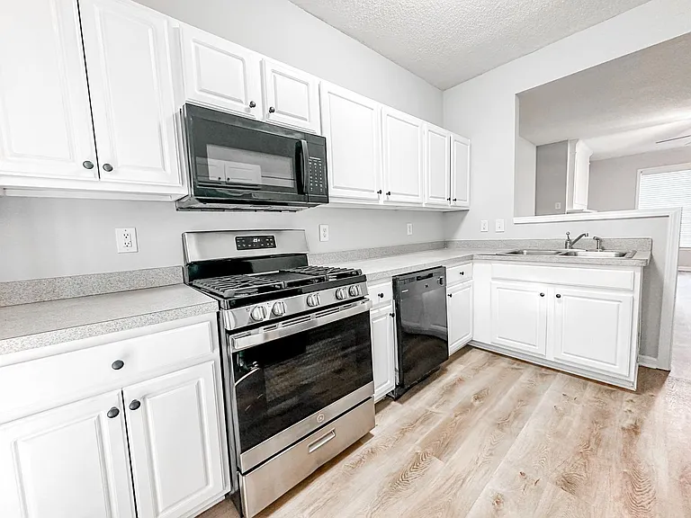139 Riverstone Commons Cir — Photo 7