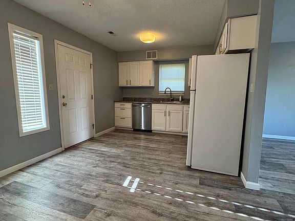4th image of 3421 S Brampton Ln