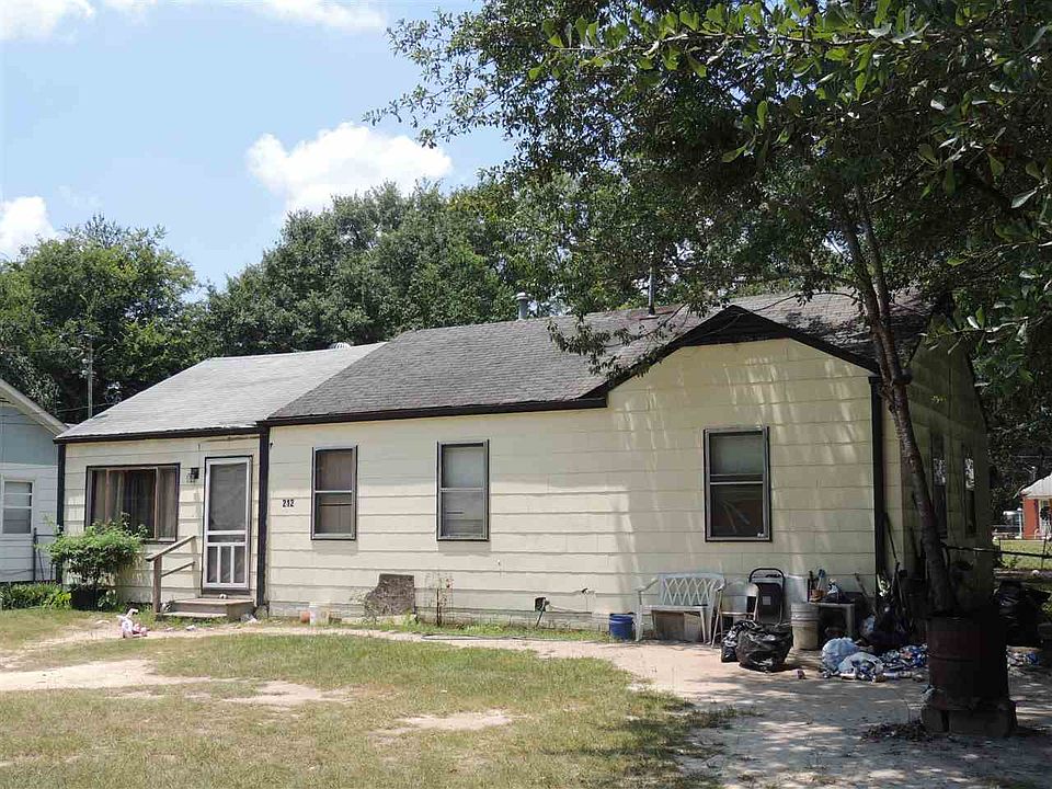2nd image of 212 Camellia Cir
