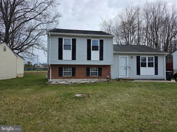 8 Sue Ln, Newark, DE 19711