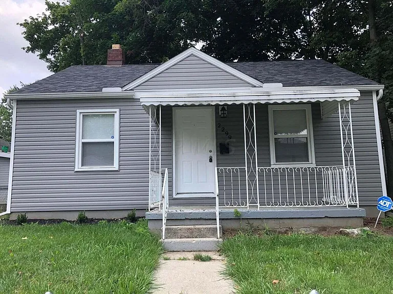 2299 Hamilton Ave — Photo 2