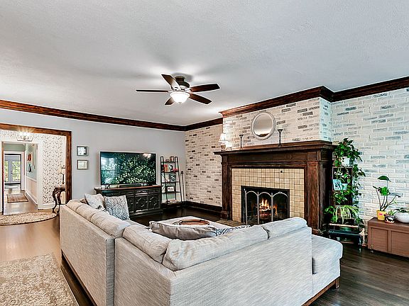 5th image of 1226 E Madison Park #C
