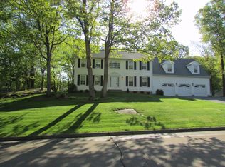 1 Whitewood Dr, Branford, CT 06405